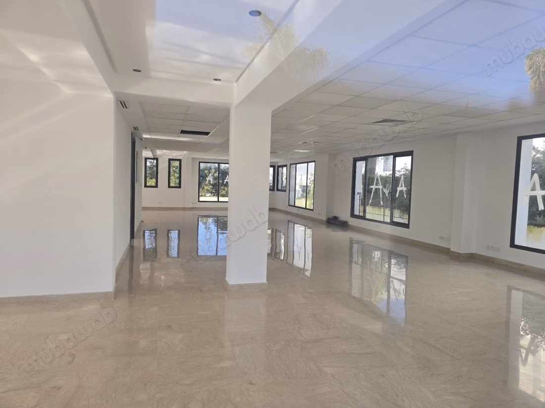 Villa Usage Bureaux en location en Rabat Hassan.
Ascenseur et places de parking