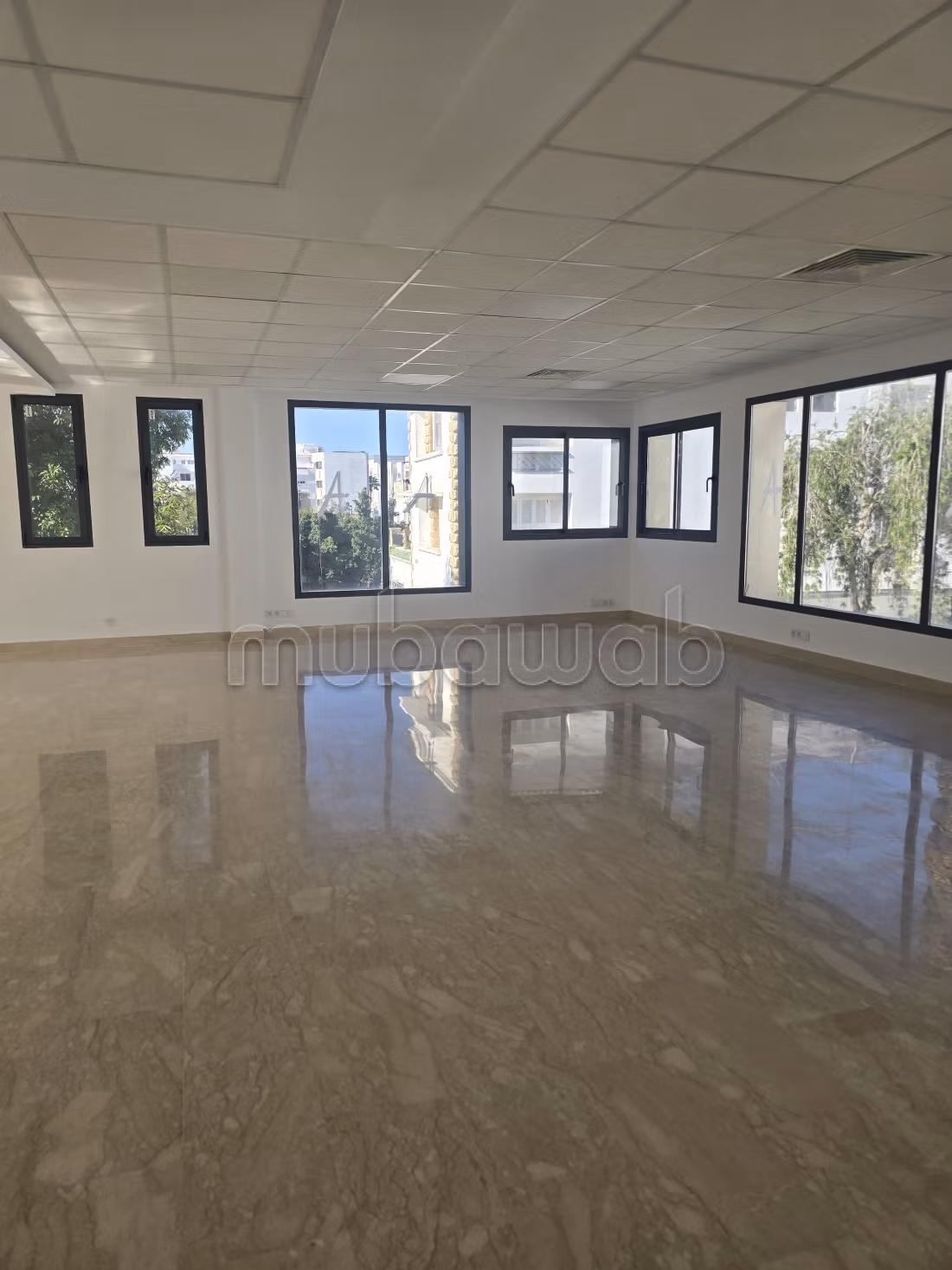 Villa Usage Bureaux en location en Rabat Hassan.
Ascenseur et places de parking