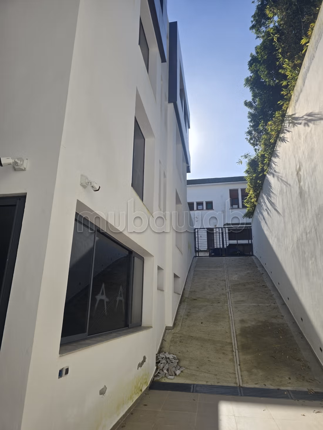 Villa Usage Bureaux en location en Rabat Hassan.
Ascenseur et places de parking