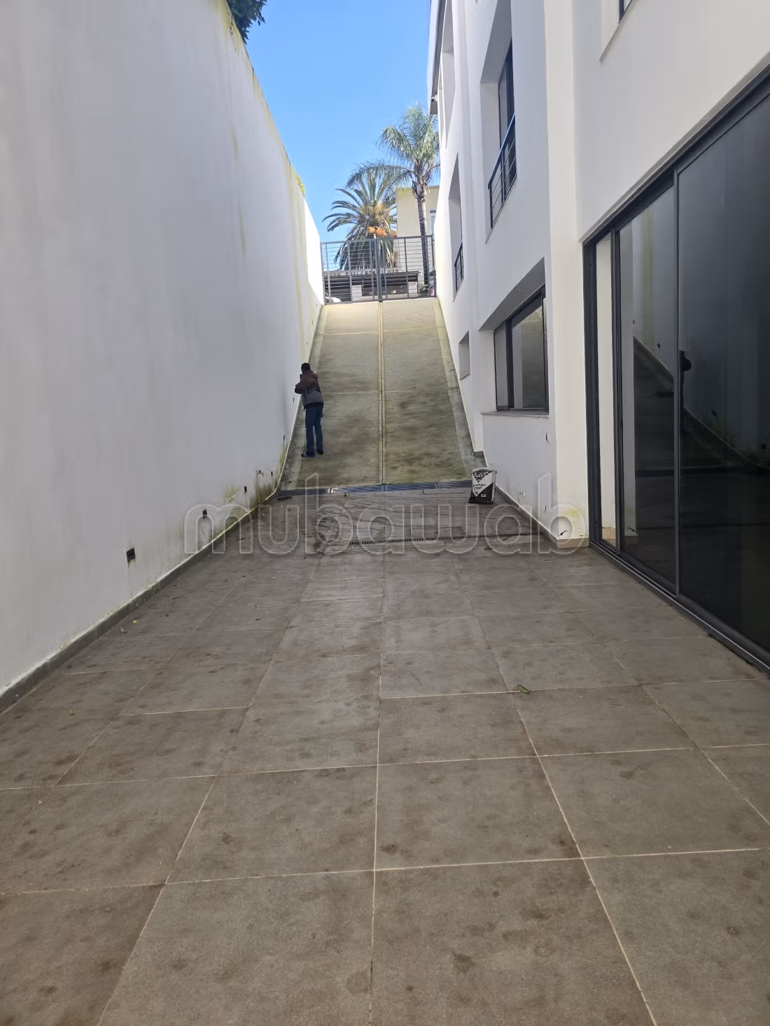Villa Usage Bureaux en location en Rabat Hassan.
Ascenseur et places de parking
