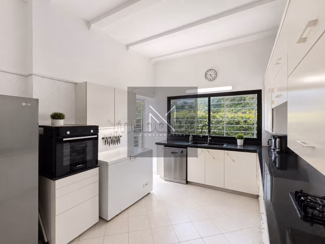 Dar Bouazza, Villa in Vendita con piscina e giardino