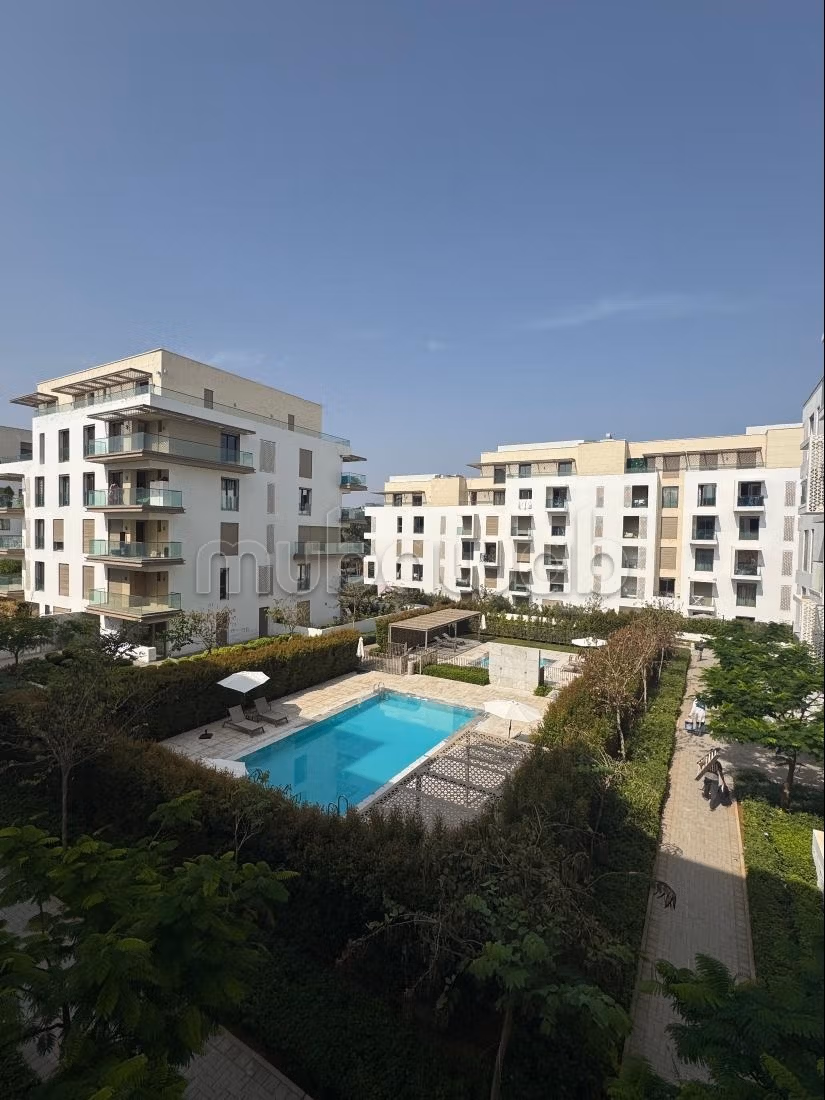 Apparemment en vente à souissi.
Sans vis a vis