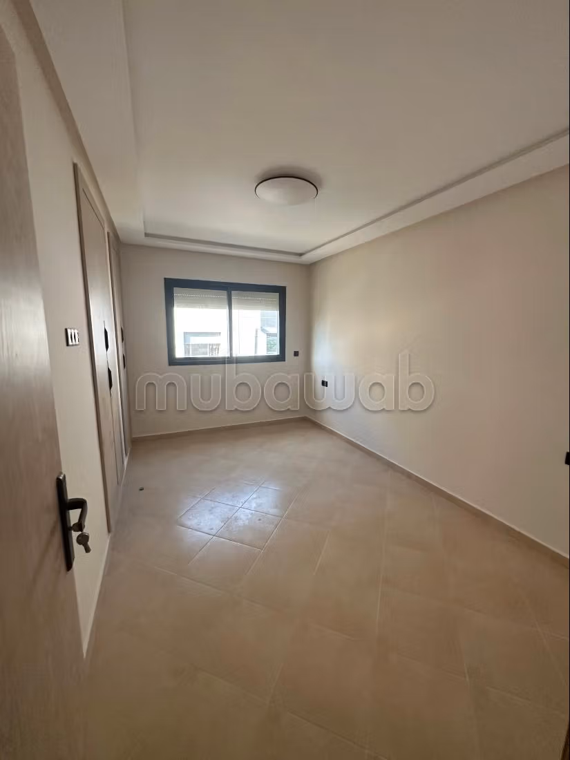 Maison à vendre à Tanja Balia. 6 belles chambres. Salon contemporain — 2
