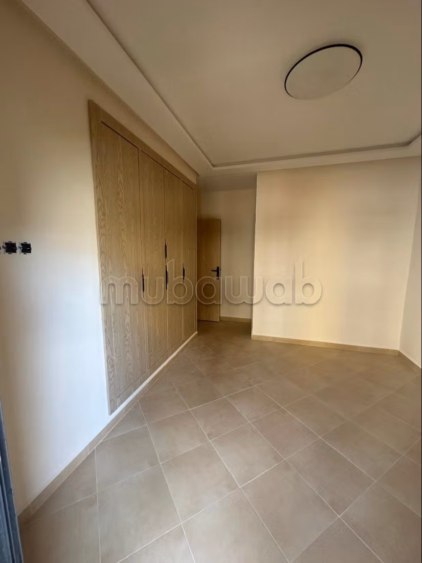 Maison à vendre à Tanja Balia. 6 belles chambres. Salon contemporain — 4