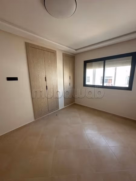 Maison à vendre à Tanja Balia. 6 belles chambres. Salon contemporain