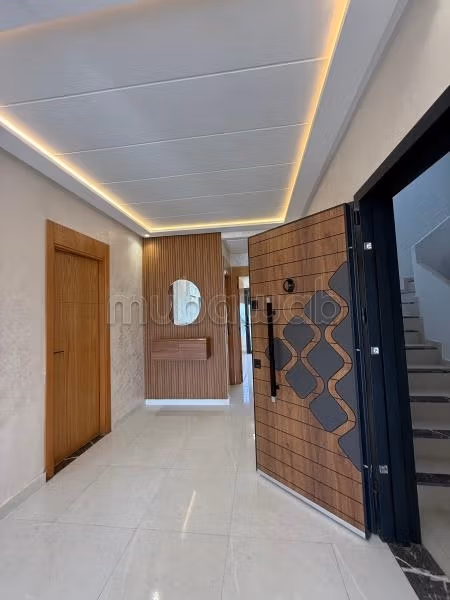Appartement te koop in Sidi Rahal Beach. 2 kamers. Sterke deur, traditionele Marokkaanse lounge