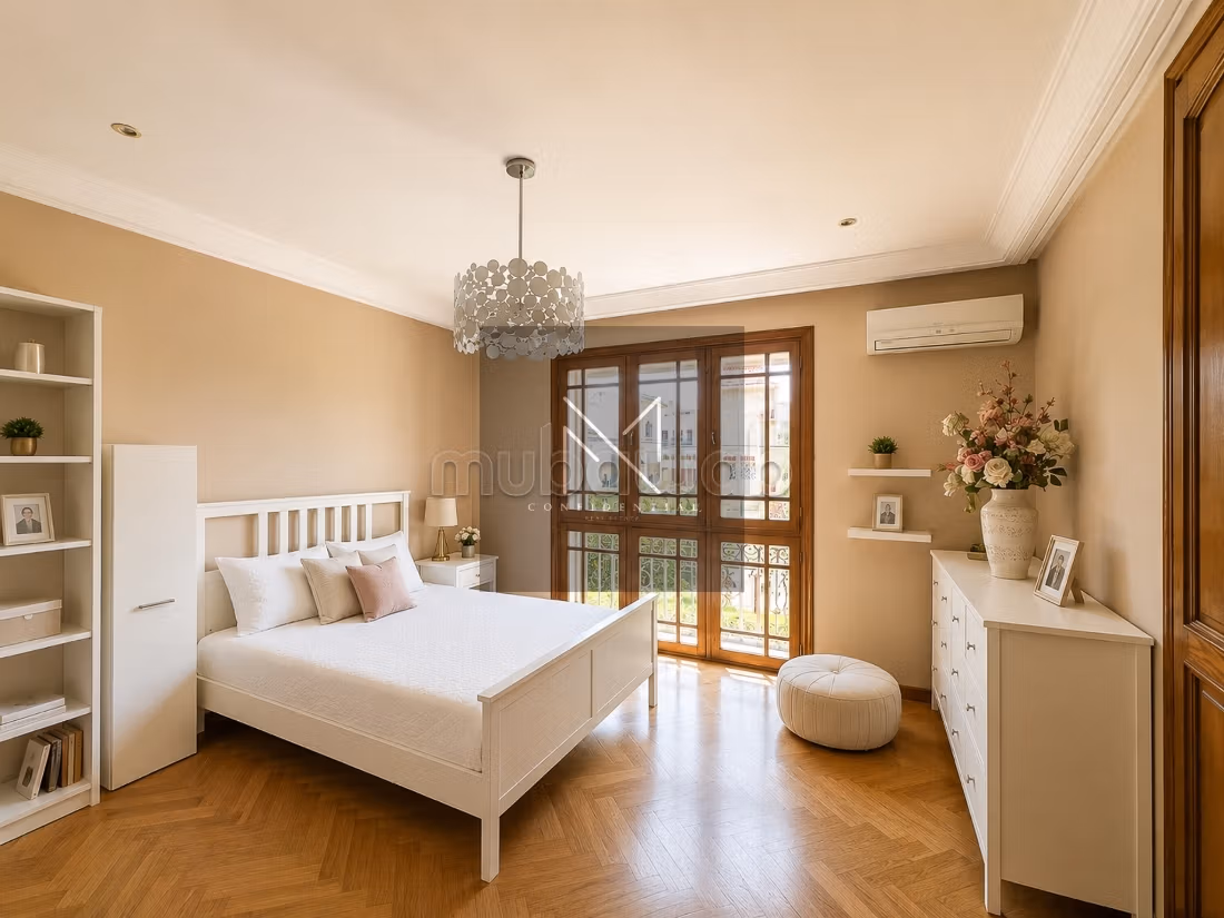 Family villa, spacious with pool and garden