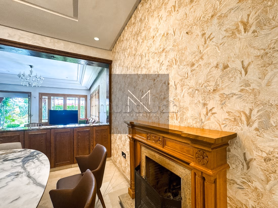 Family villa, spacious with pool and garden