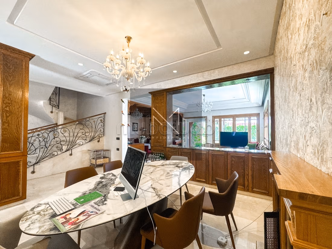 Family villa, spacious with pool and garden