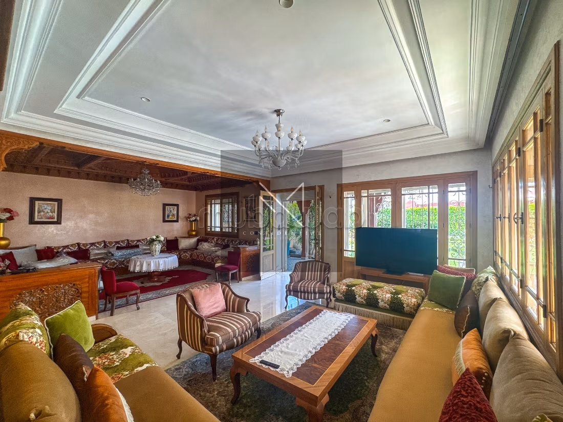 Family villa, spacious with pool and garden