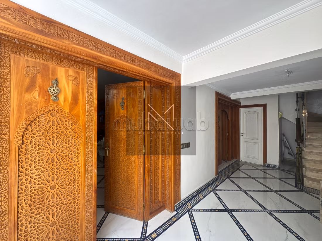 Family villa, spacious with pool and garden