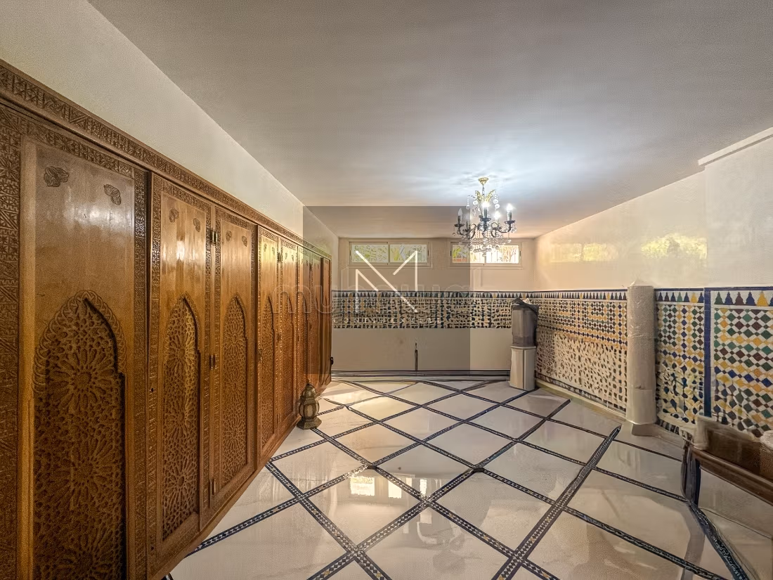 Family villa, spacious with pool and garden