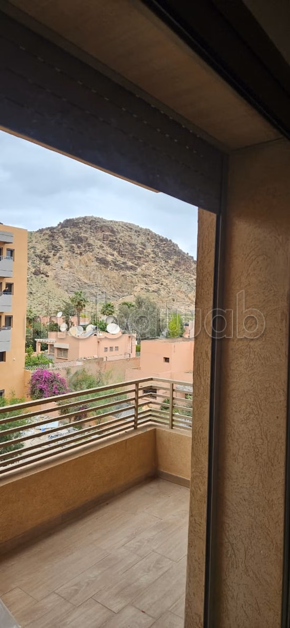 Superbo appartamento in affitto a Camp Al Ghoul. Superficie 88 m². Arredato