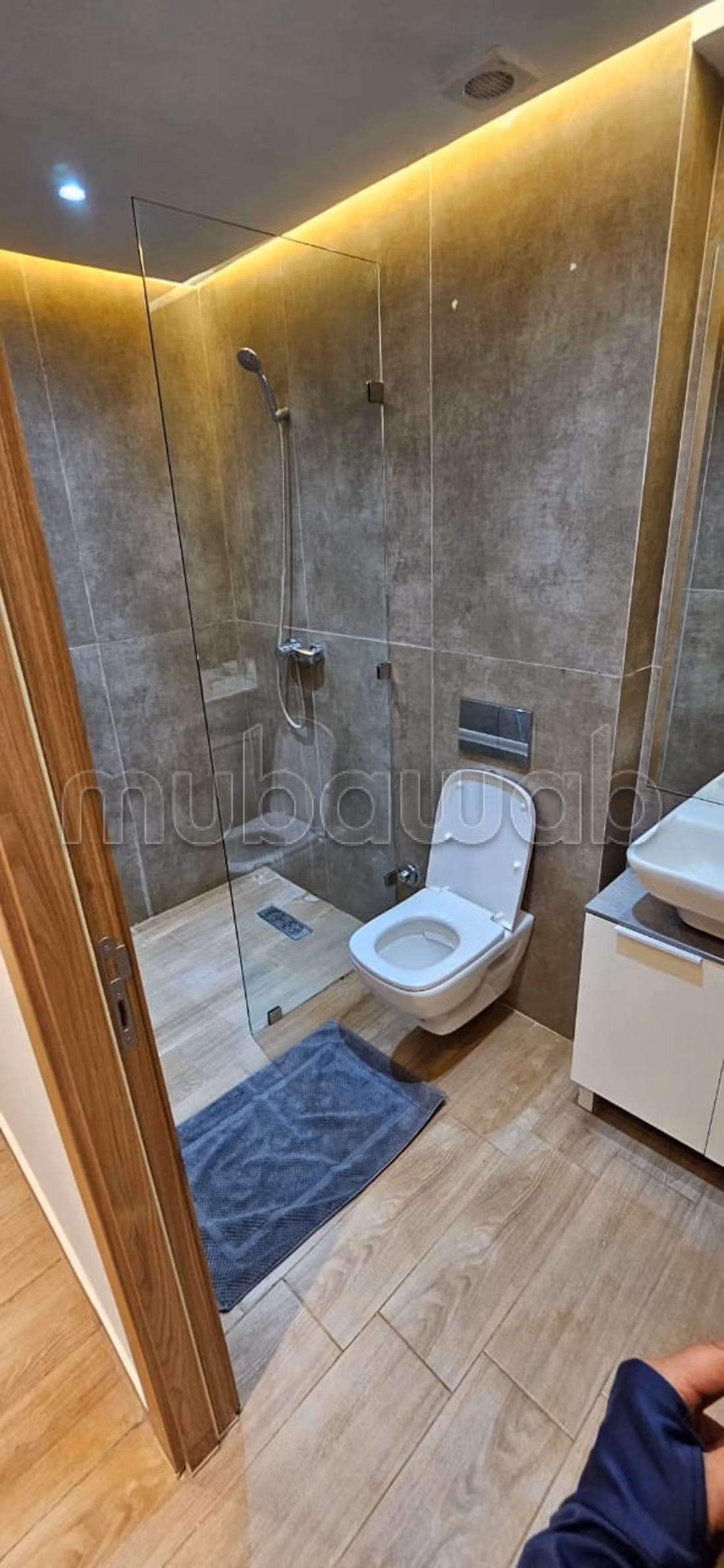 Superbo appartamento in affitto a Camp Al Ghoul. Superficie 88 m². Arredato