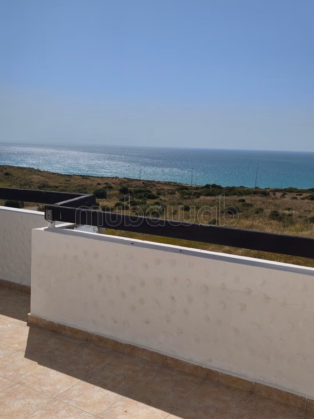 Bel appartement à vendre à Asilah. Surface totale 98 m². Cuisinière avec four