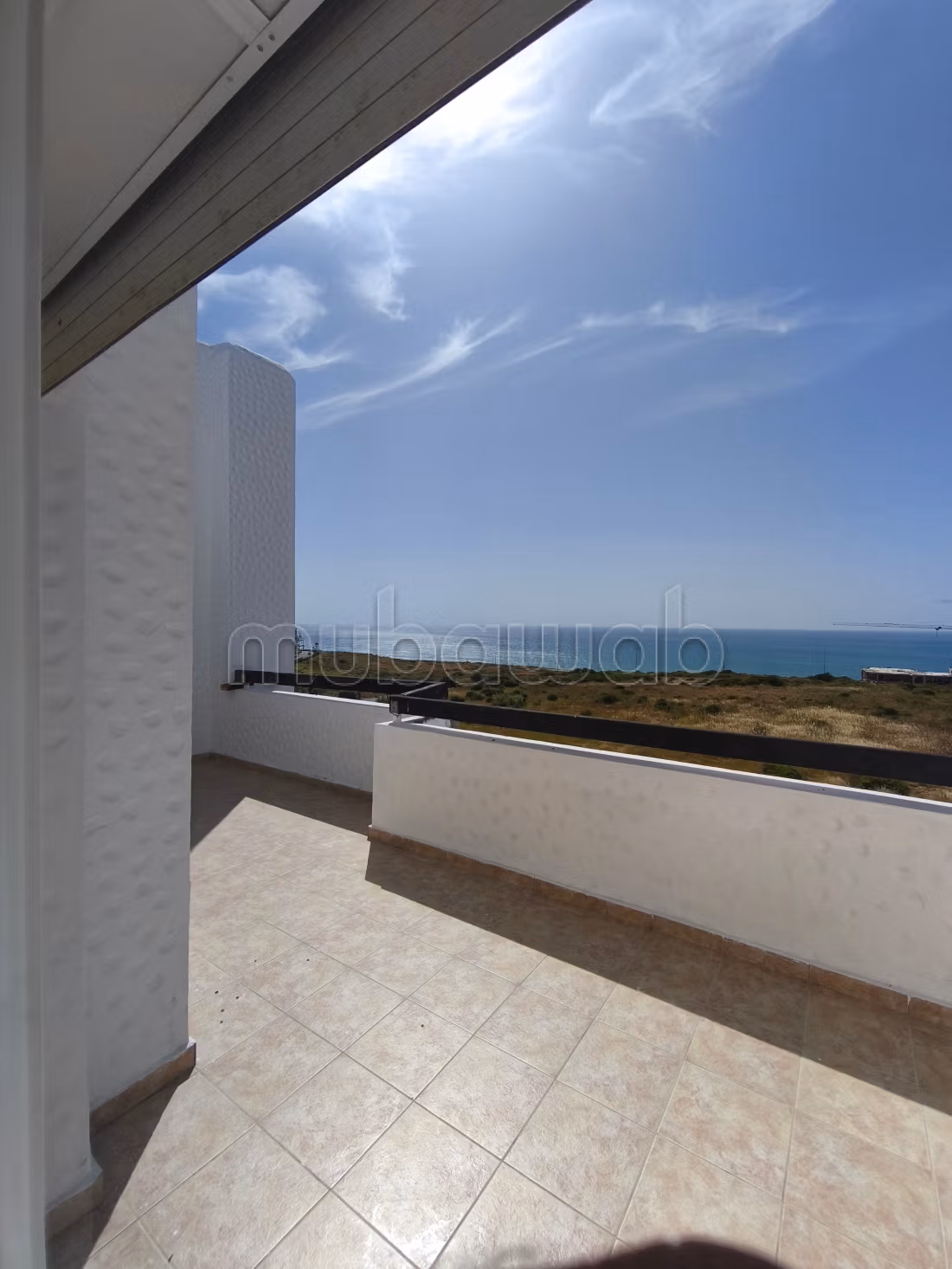 Bel appartement à vendre à Asilah. Surface totale 98 m². Cuisinière avec four