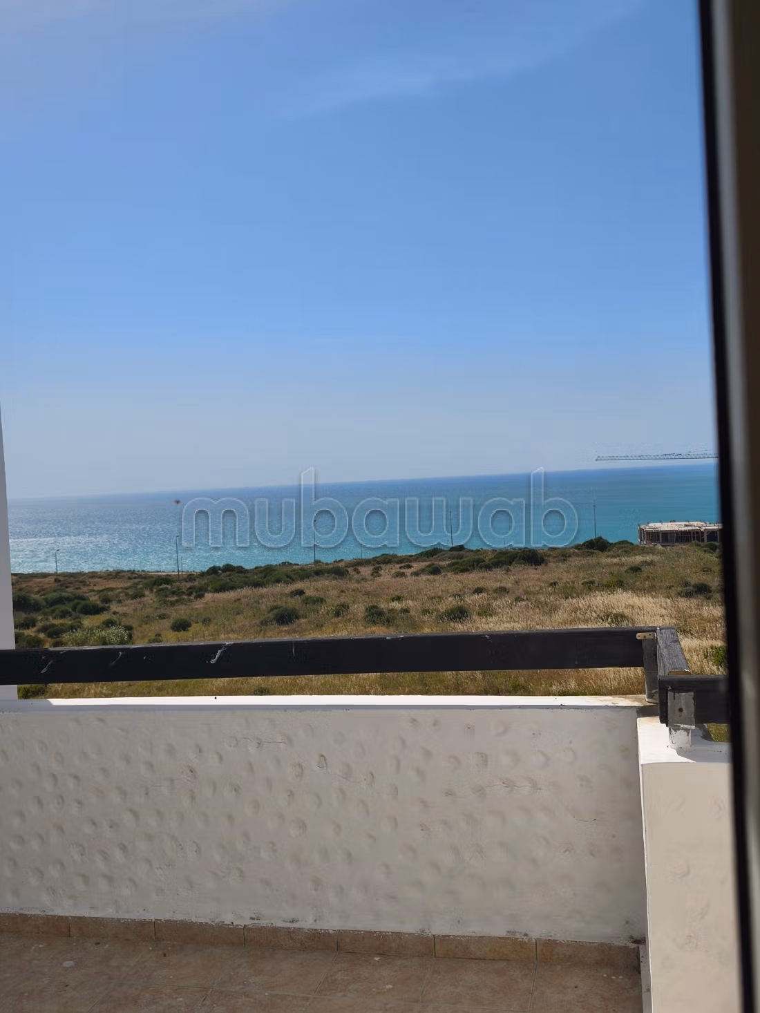 Bel appartement à vendre à Asilah. Surface totale 98 m². Cuisinière avec four
