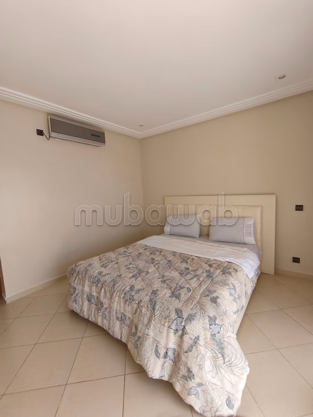 Bel appartement à vendre à Asilah. Surface totale 98 m². Cuisinière avec four