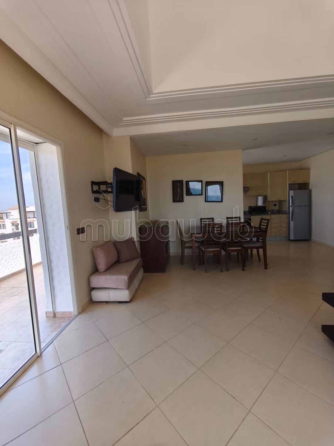 Bel appartement à vendre à Asilah. Surface totale 98 m². Cuisinière avec four