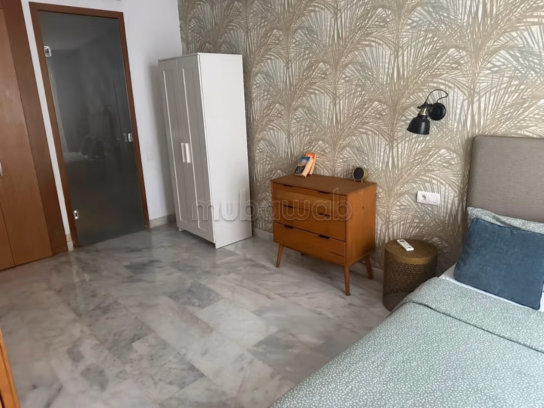 Superbo studio arredato con terrazza