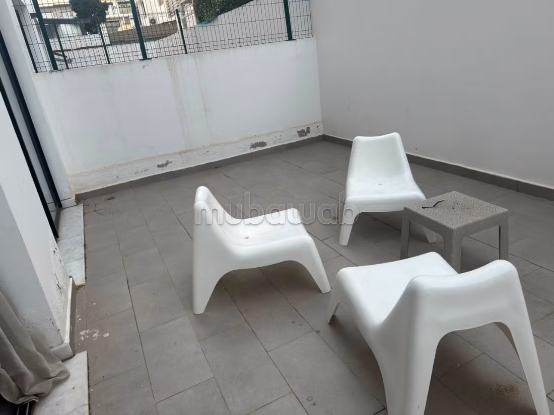 Superbo studio arredato con terrazza