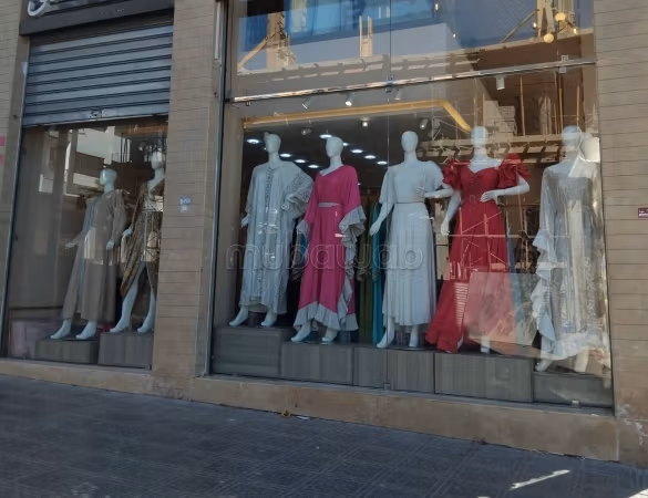 Magasin à vendre à Ain Sebaa. Avec deux grandes façades, surface totale de 53 m². Dans une résidence sécurisée.