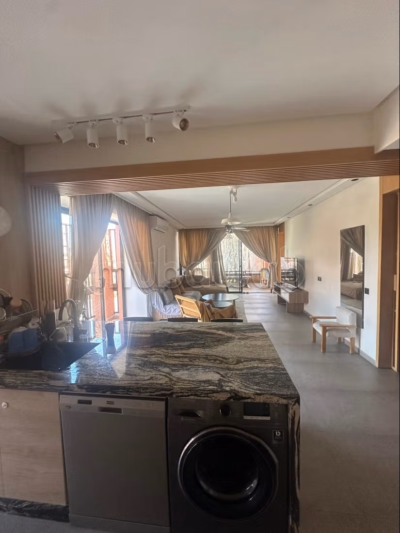 Dans immeuble conçu par Charles Boccara, magnifique appartement entièrement rénové avec terrasse — 3
