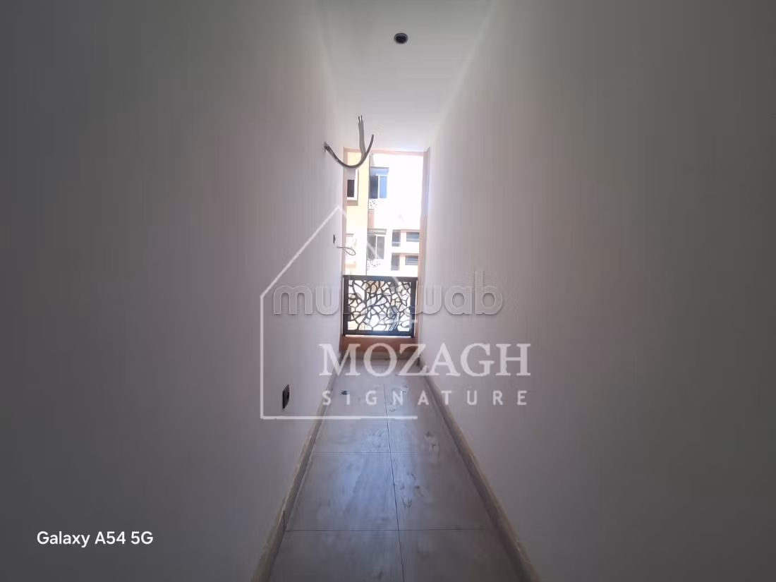 Super estudio en edificio seguro