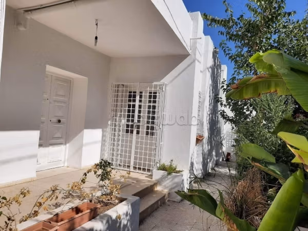 Villa sur grand terrain à l'Ariana