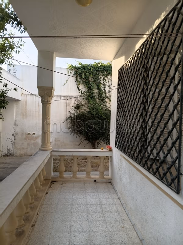 Villa à vendre à cité El ghazela