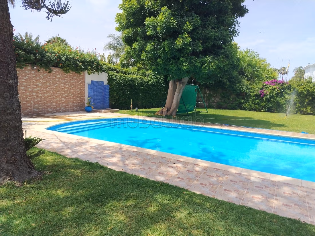 Villa con piscina in affitto a Souissi Rabat