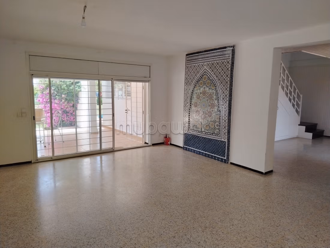 Villa con piscina in affitto a Souissi Rabat