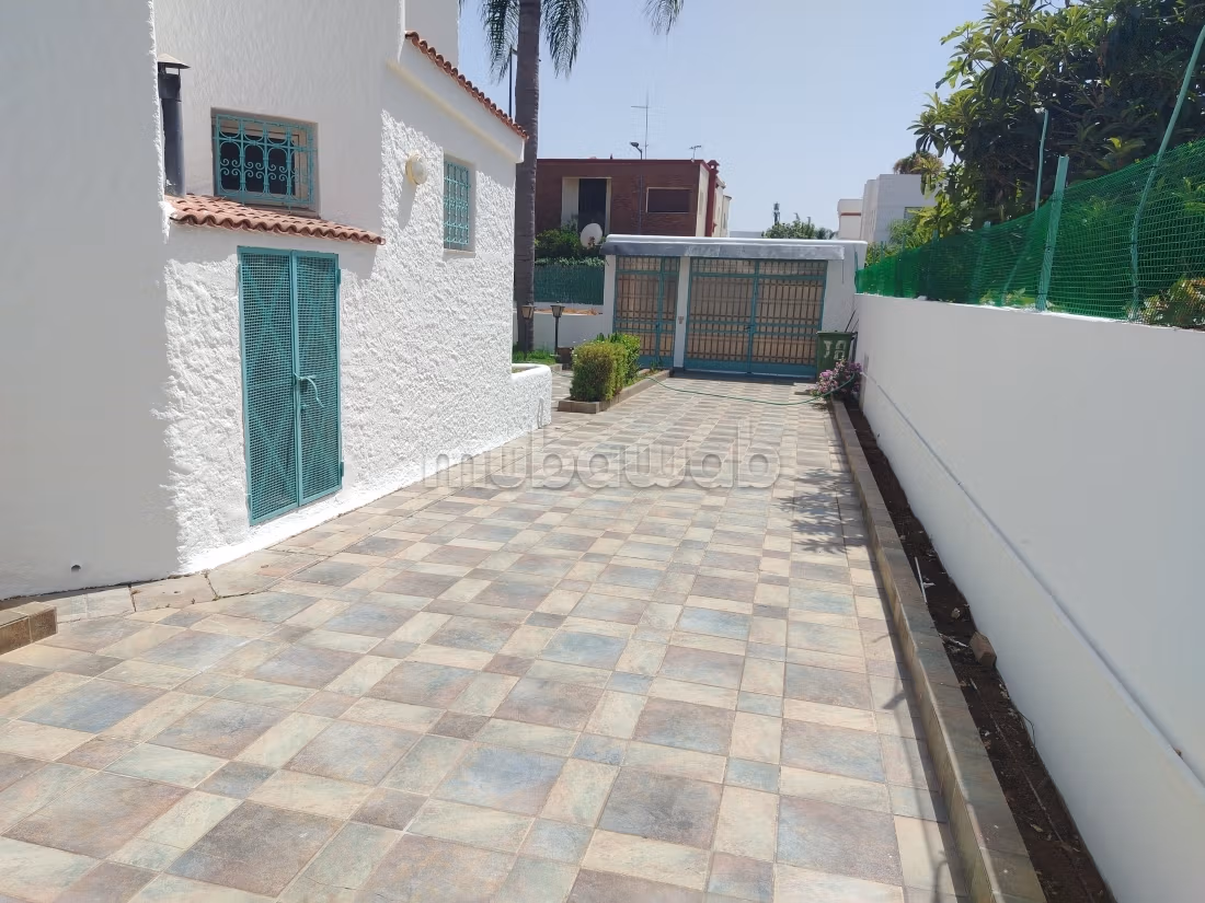 Location villa in Hay Riad Rabat