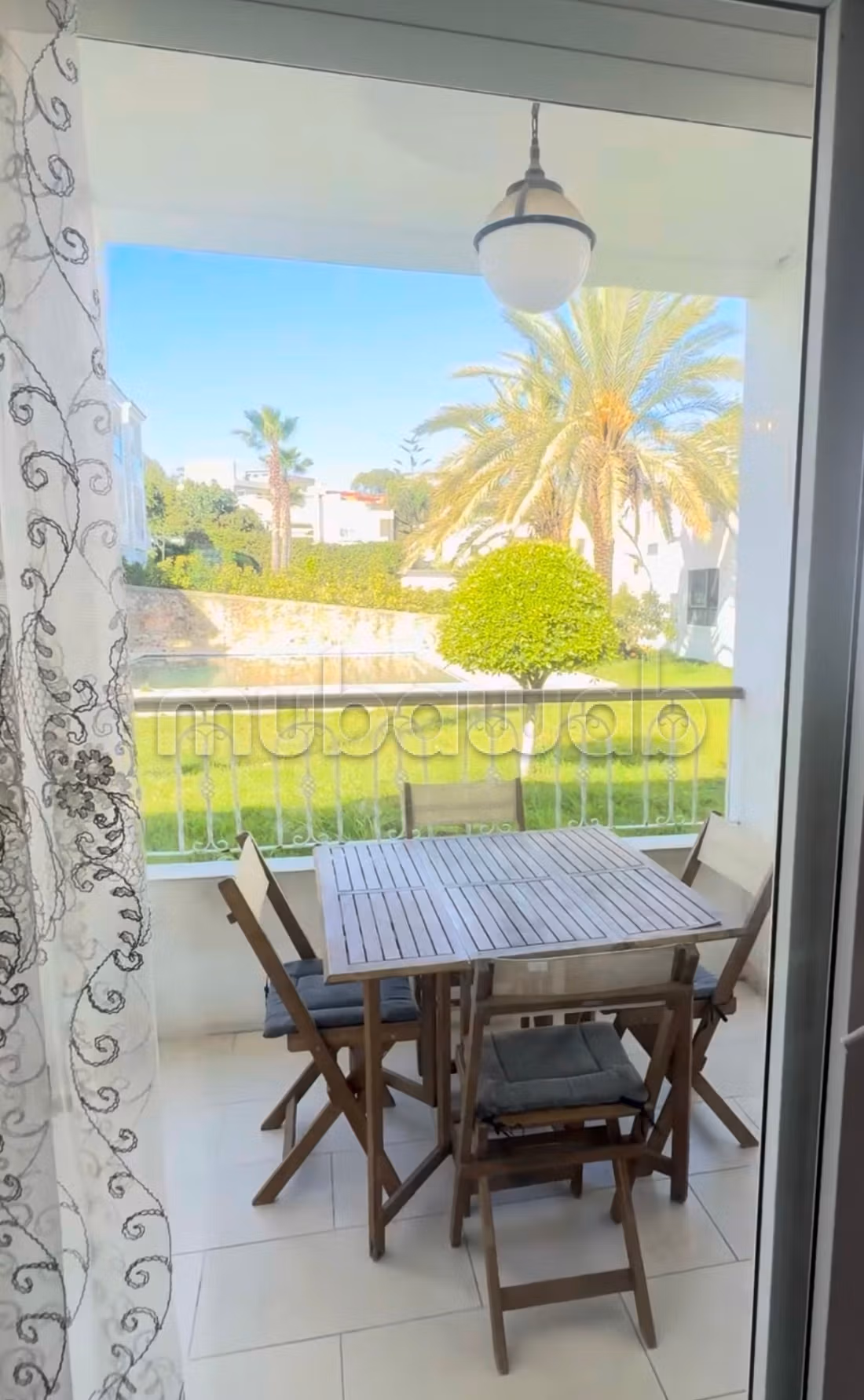 Très bel appartement en location à Jbel Kbir.
4 grandes pièces.
Bien meublé — 2