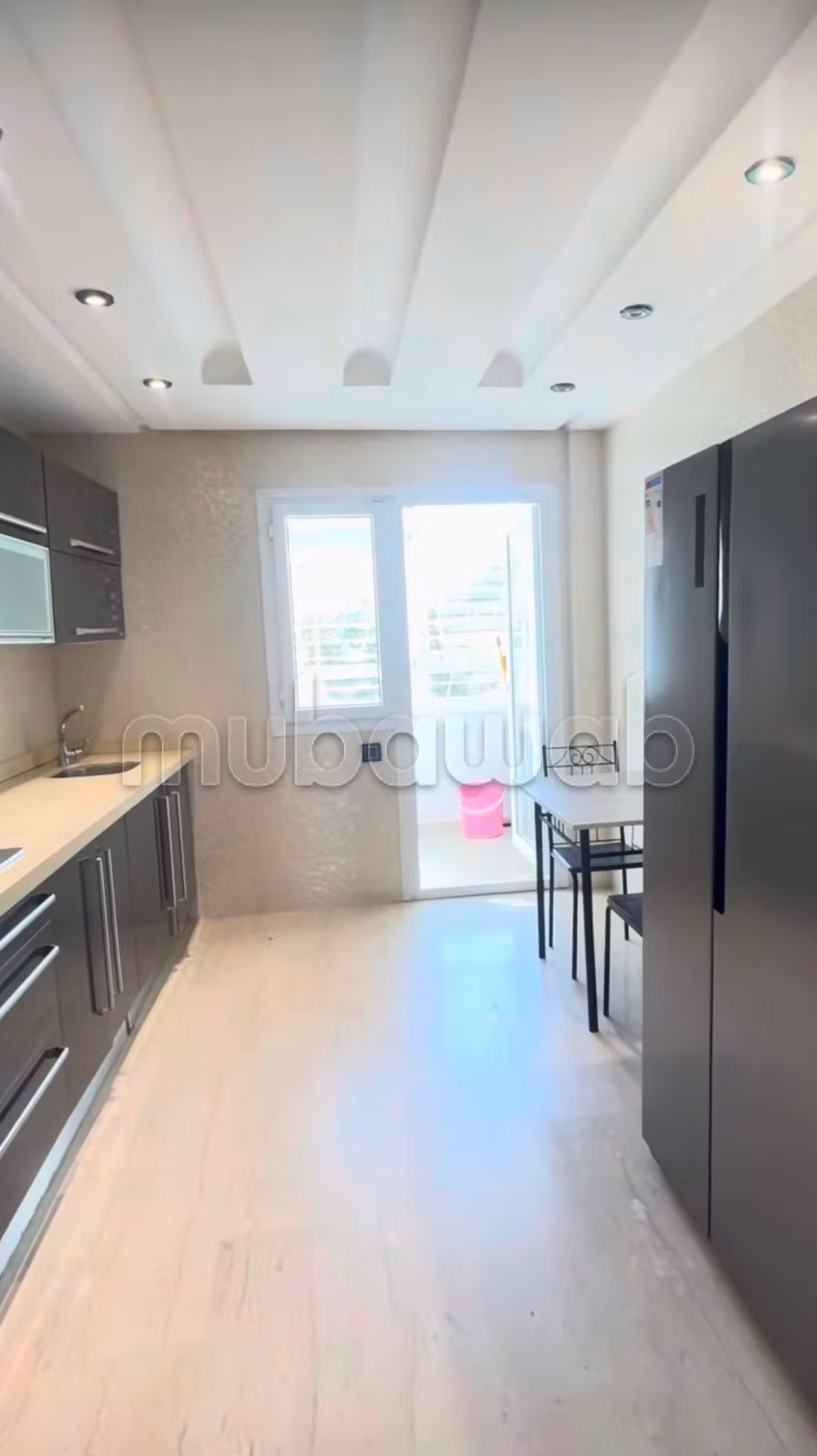 Très bel appartement en location à Jbel Kbir.
4 grandes pièces.
Bien meublé — 4