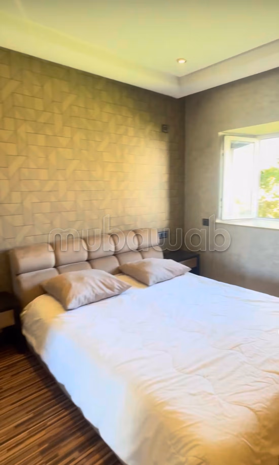 Très bel appartement en location à Jbel Kbir.
4 grandes pièces.
Bien meublé — 5