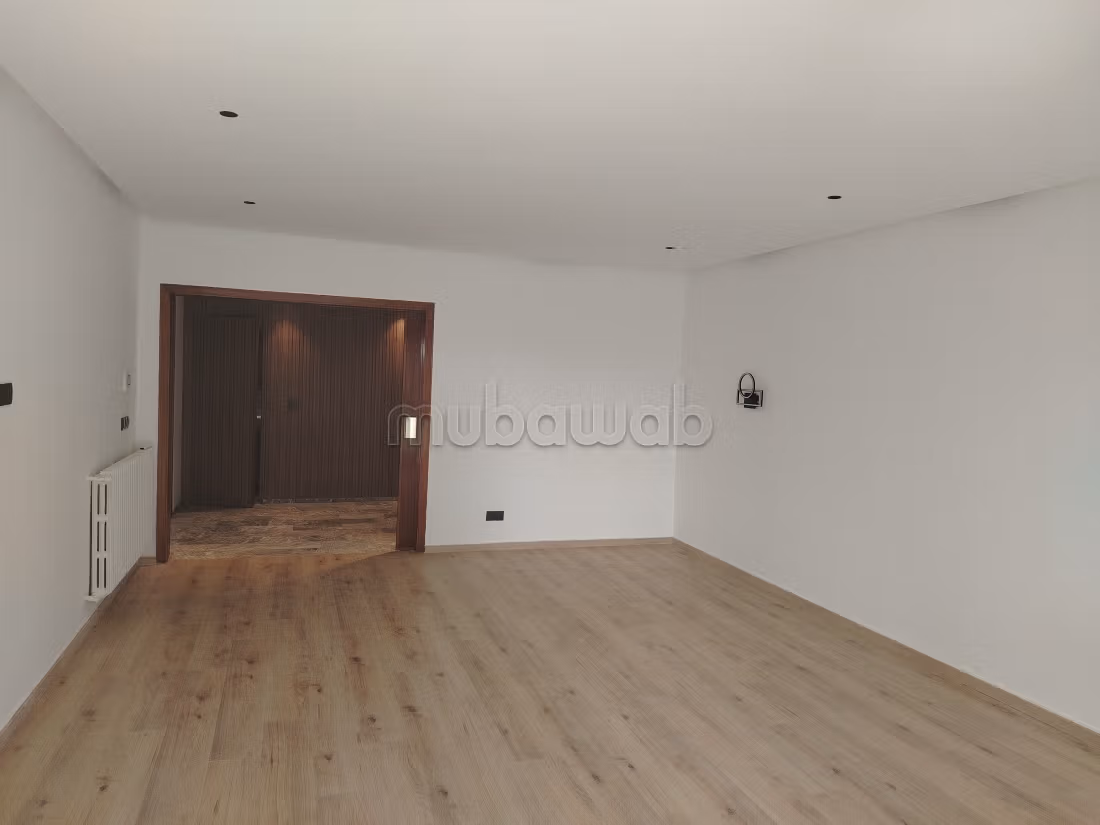 Bel appartement de 165 m² à louer à Aviation
Rabat — 3