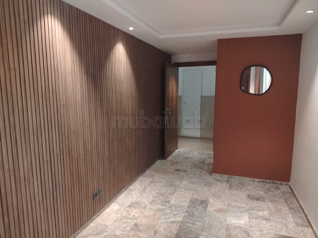 Bel appartement de 165 m² à louer à Aviation
Rabat — 4
