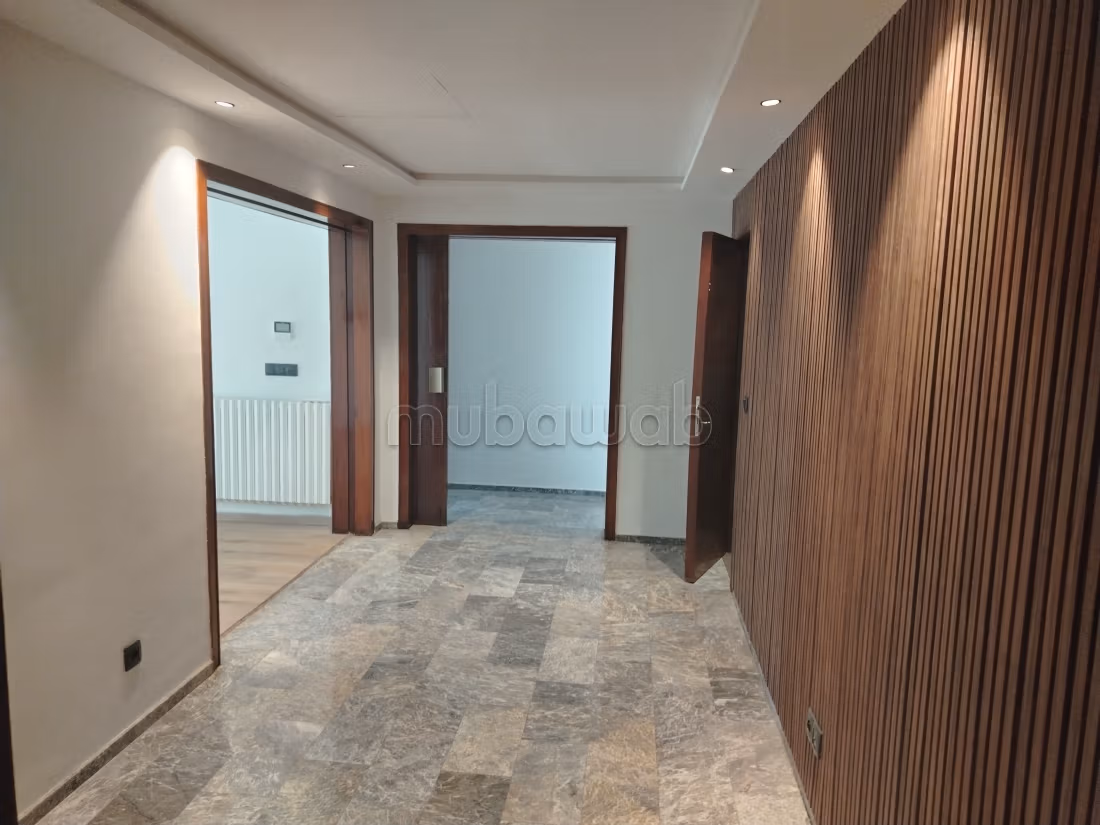 Bel appartement de 165 m² à louer à Aviation
Rabat — 5