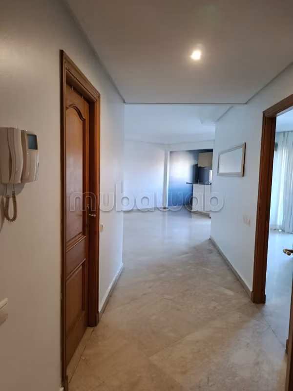 Prachtige semi-gefurniteerde studio te huur in Maarif Socrate, Casablanca