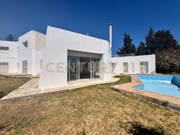 A louer Villa avec piscine à la nouvelle soukra