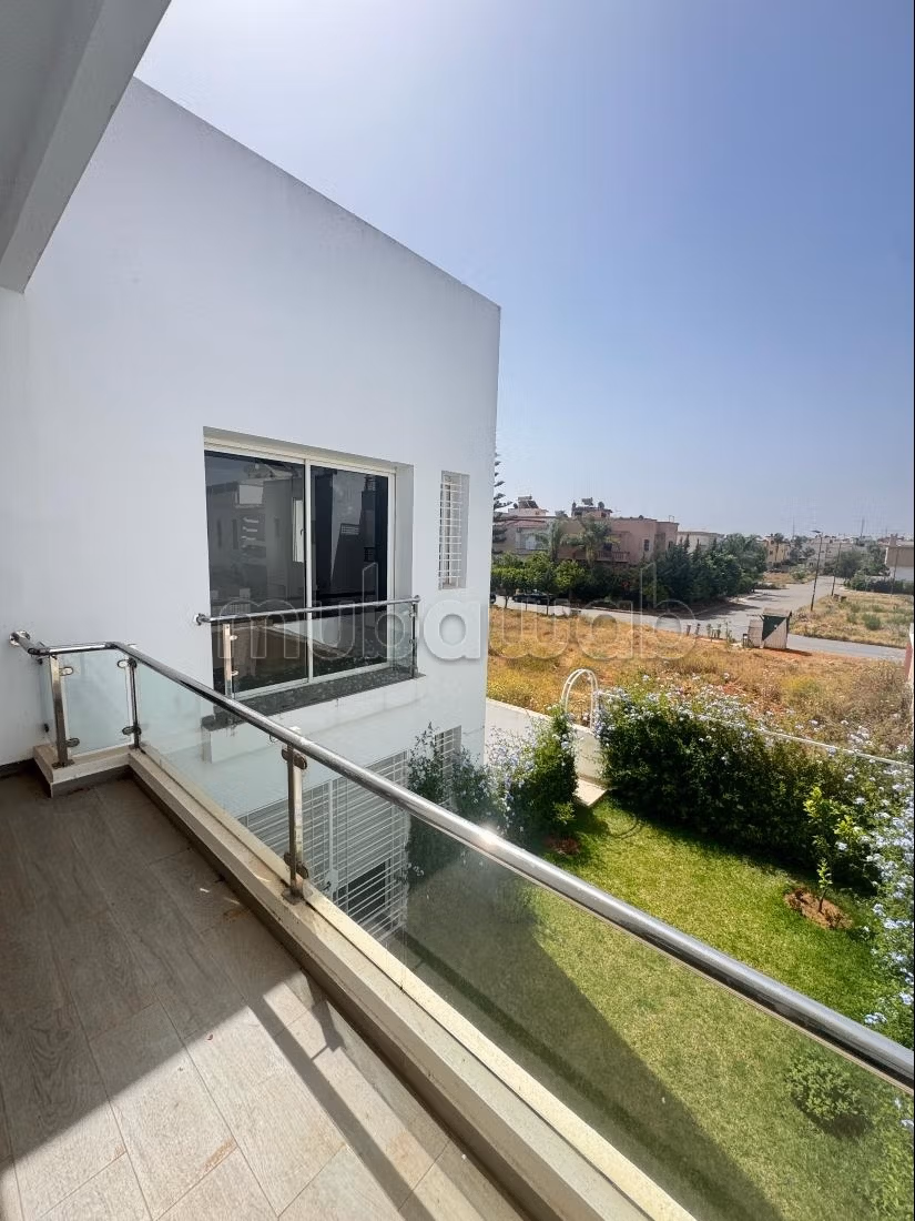 Villa de luxe à louer à Sala el Jadida. Belle terrasse et jardin