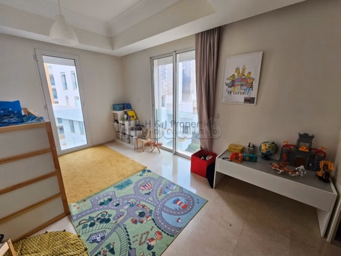 Duplex t4 vide de 300m²–3 suitesch.
Perso — 2