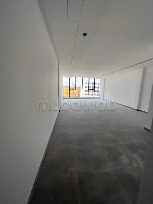 Bureau 58m² Bd Abdelmoumen 10000 dh