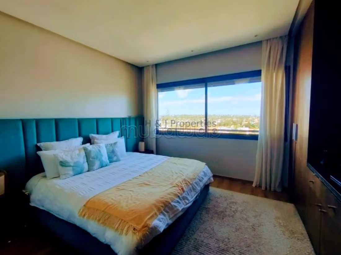 T4 meublé 145 m² – 3 chambres – balcon — 4