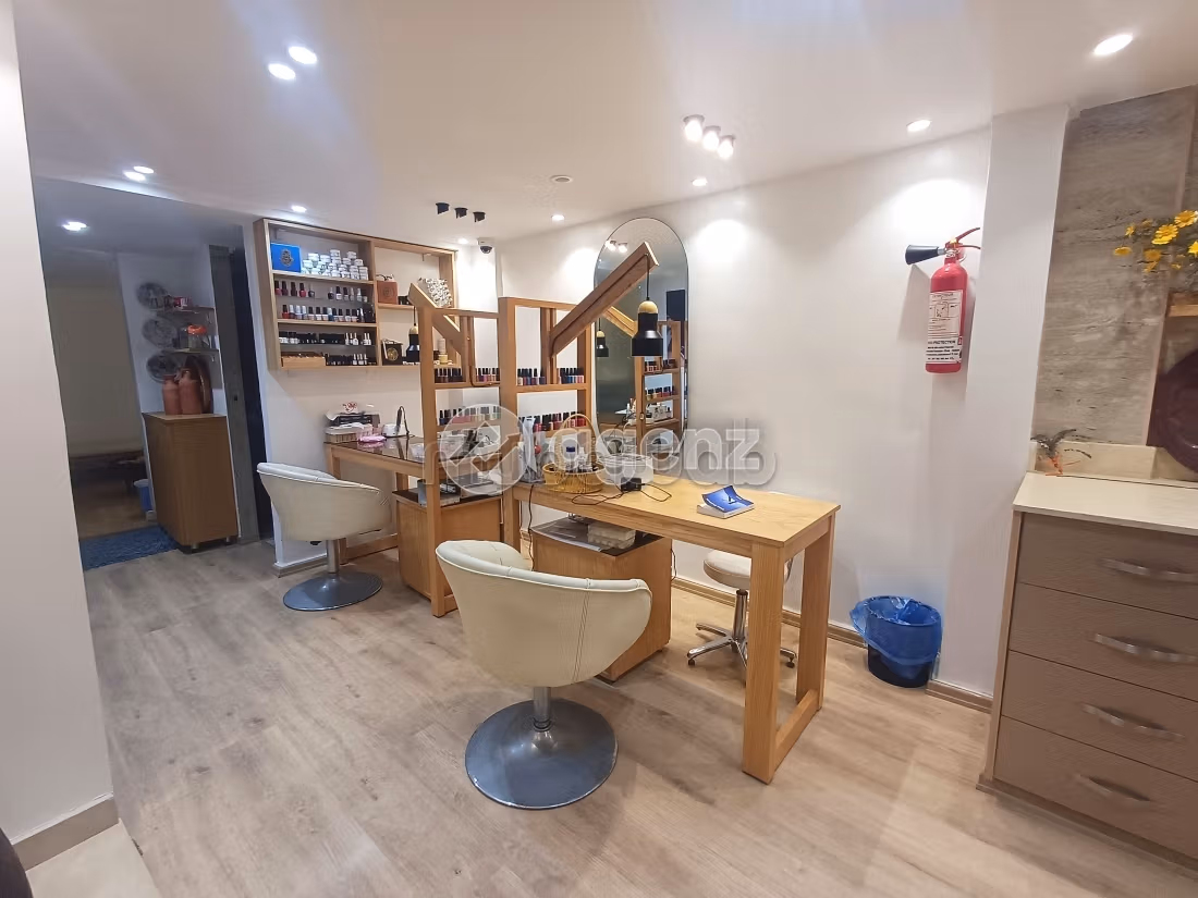Winkel te koop 111 m² Riyad Essalam Benslimane