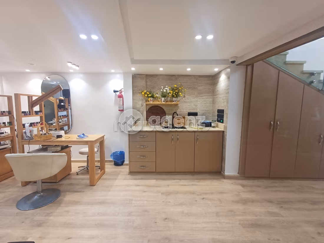 Winkel te koop 111 m² Riyad Essalam Benslimane