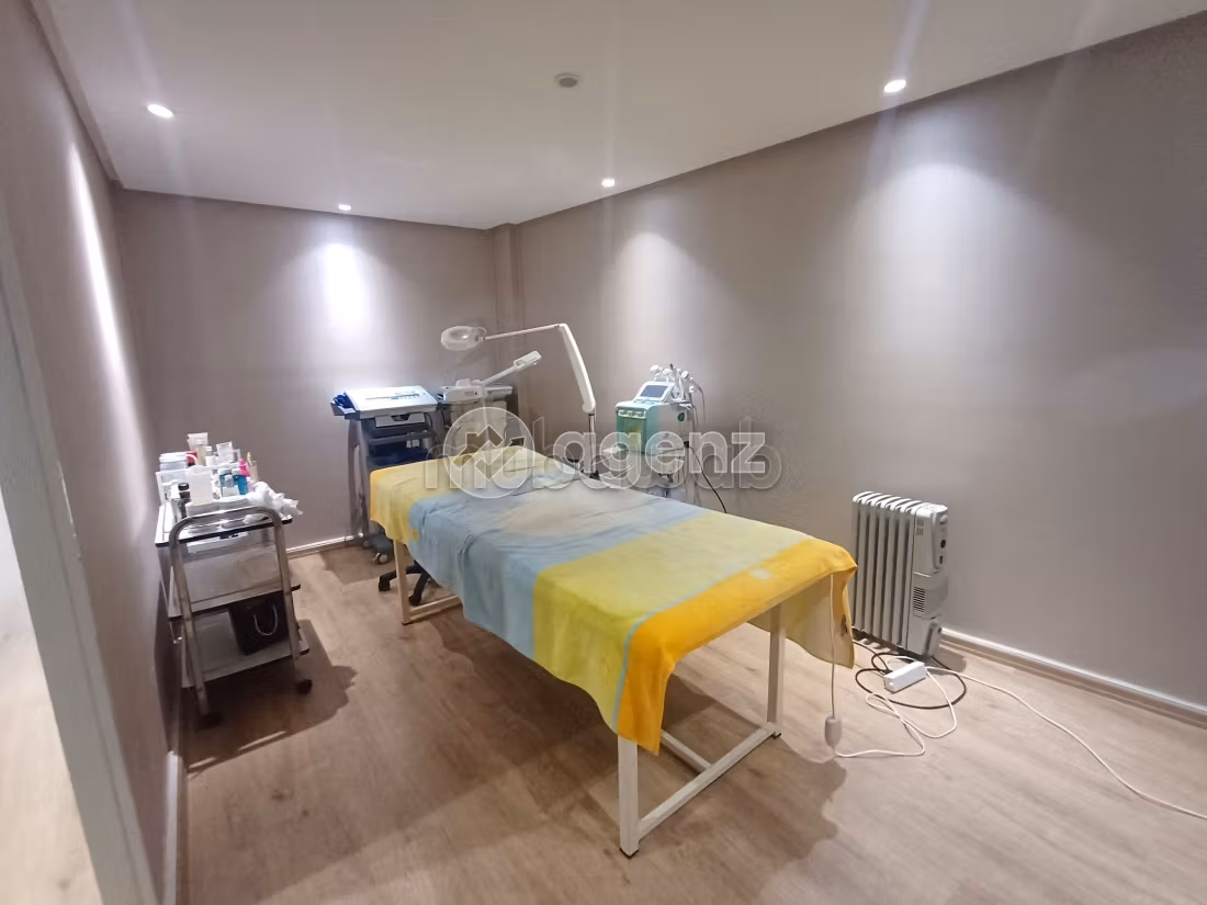 Winkel te koop 111 m² Riyad Essalam Benslimane