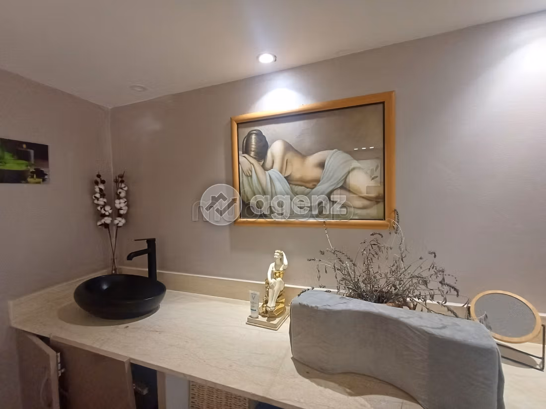 Winkel te koop 111 m² Riyad Essalam Benslimane