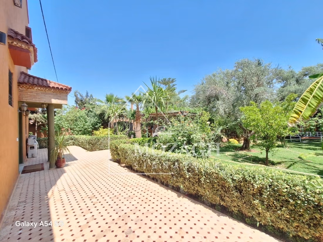 Superba villa arredata con piscina privata